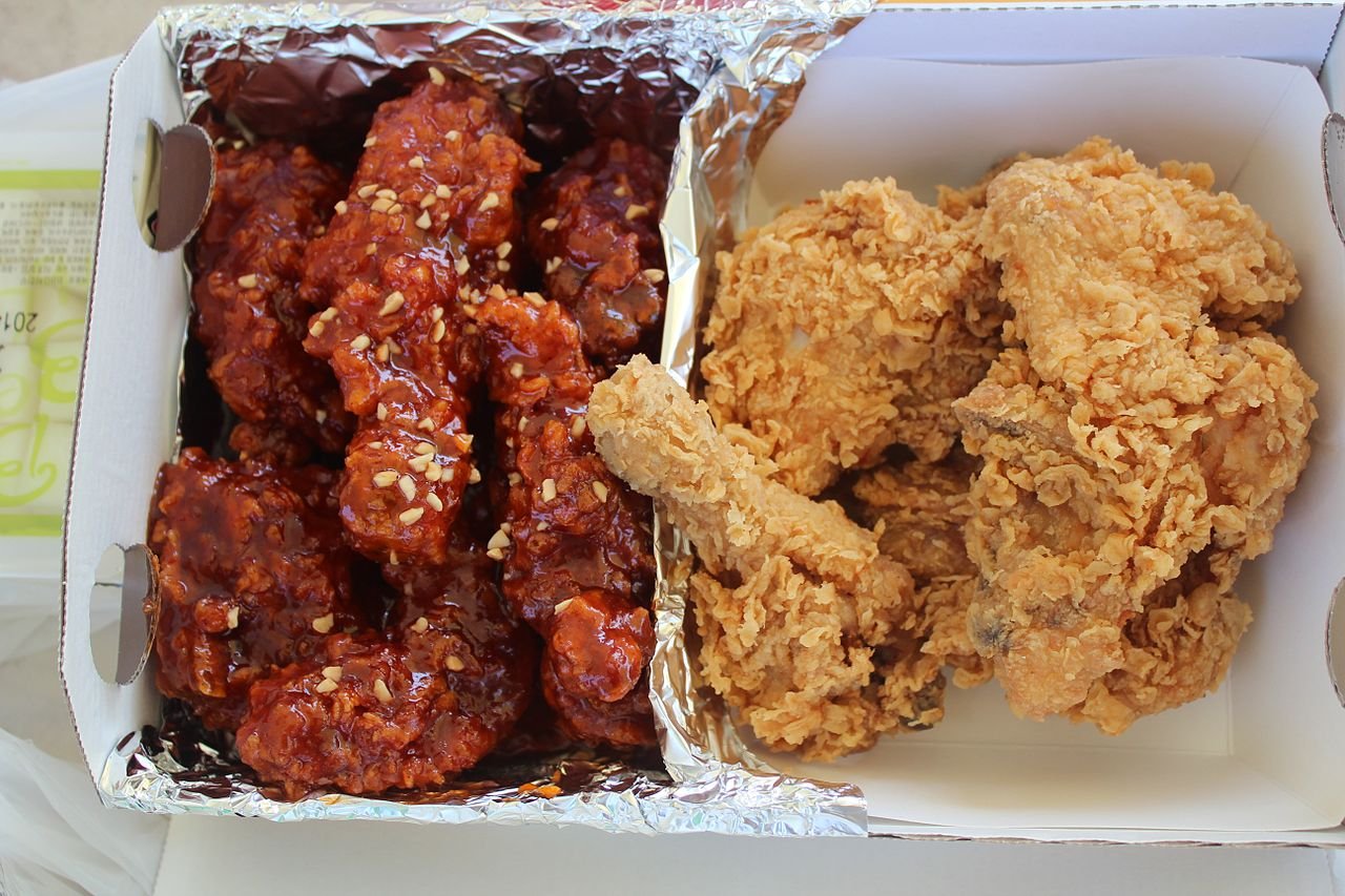A banban tray of Korean fried chicken, half plain and half coated in yangnyeom sauce