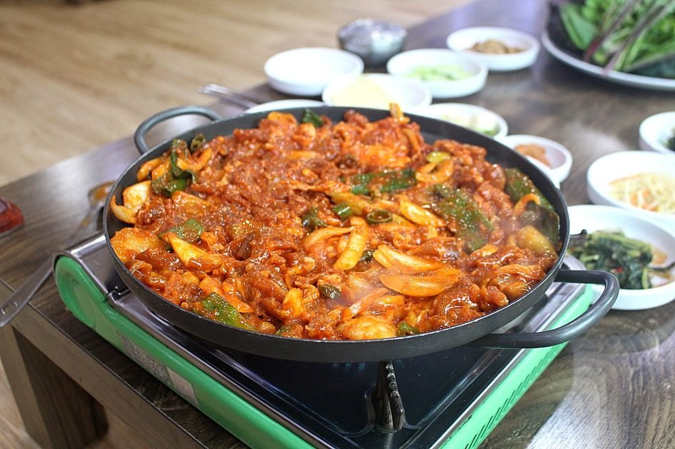 Plate of bulgogi in red gochujang sauce